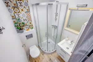 Łazienka w obiekcie Apartamenty Novomiejska 17