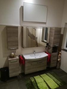 A bathroom at Ferienhaus Hubertus Tirol 1-8 Personen