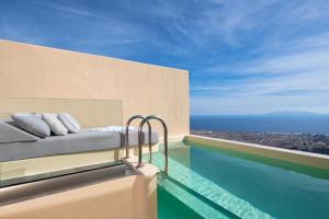 Bazen v nastanitvi oz. blizu nastanitve Skyfall Suites - Adults Only