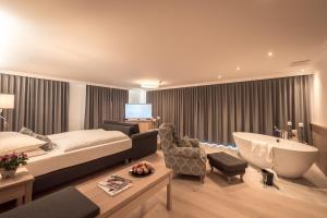 Letto o letti in una camera di Hotel Gasthof Mostwastl