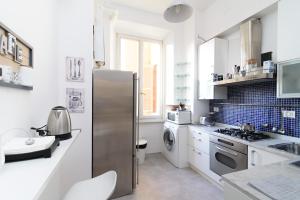 A kitchen or kitchenette at White Napoleone Apartment