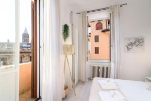 A bed or beds in a room at White Napoleone Apartment