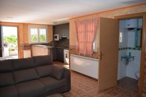 A kitchen or kitchenette at Apartamentos Matraca