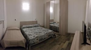 
a bedroom with a bed and a desk at A Casa di Asia in Grosseto
