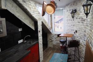 Kuchyň nebo kuchyňský kout v ubytování Tiny apartment on the roof touching Gibraltar