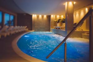 Бассейн в Olivi Hotel & Natural Spa или поблизости
