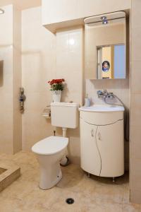 Ванная комната в Vitosha Blvd - Family and Friends Apart