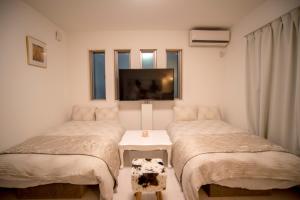 Cama ou camas em um quarto em COCO Shinjuku HOTEL