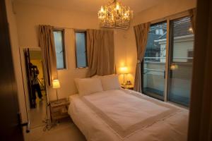 Cama ou camas em um quarto em COCO Shinjuku HOTEL