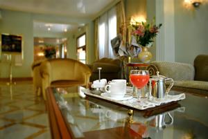 מסעדה או מקום אחר לאכול בו ב-Hotel Carlton Capri