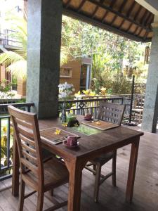 Un restaurante o sitio para comer en Bali Green Hills