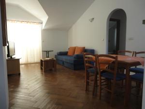 Ein Sitzbereich in der Unterkunft Apartments Marija