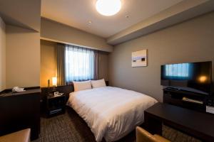 เตียงในห้องที่ Hotel Route-Inn Grand Tokyo Asakusabashi
