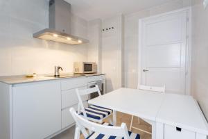 Kuchyňa alebo kuchynka v ubytovaní FARO Family Home by Cadiz4Rentals