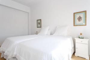 Posteľ alebo postele v izbe v ubytovaní FARO Family Home by Cadiz4Rentals
