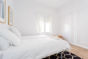 Posteľ alebo postele v izbe v ubytovaní FARO Family Home by Cadiz4Rentals