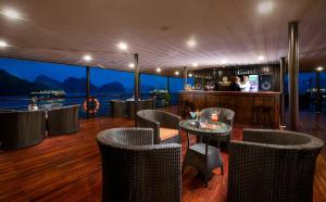Lounge alebo bar v ubytovaní Peony Cruises