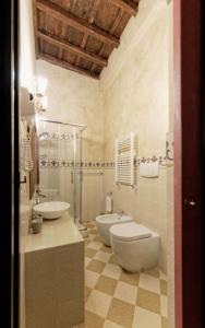 A bathroom at Antica Dimora De Michaelis