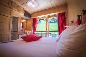 Postel nebo postele na pokoji v ubytování Hotel Funivia