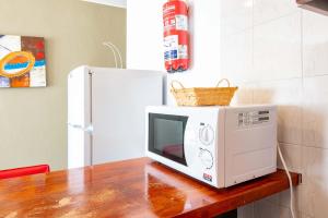A kitchen or kitchenette at Apartamentos Panelo