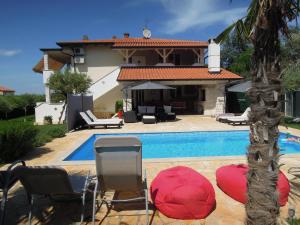 Bazén v ubytování Holiday Home Villa Ivan nebo v jeho okolí