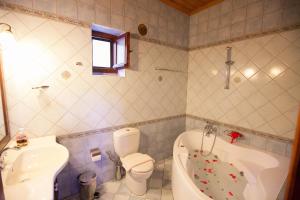 Koupelna v ubytování Hotel Machalas