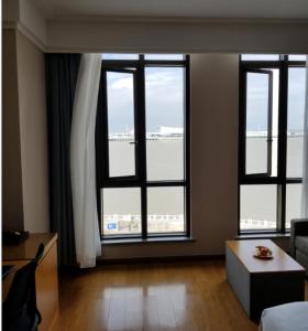Postel nebo postele na pokoji v ubytování Linjiang International Cruise Hotel Baoyang Road