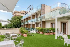 Vonkajšia záhrada v ubytovaní Hotel Polo