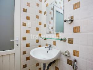 a bathroom with a sink and a mirror at Gia Khanh Hotel in Da Lat