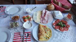 Jedzenie w pensjonacie lub w pobliżu
