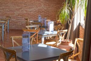 A restaurant or other place to eat at Hotel-Restaurante La Sima