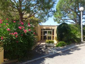a building with pink flowers in front of it at Apartment Domaine du Clairfontaine by Interhome in Nice