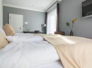 Postel nebo postele na pokoji v ubytování anders Kontorhaus Hotel