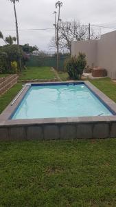 Swimming pool sa o malapit sa Barracouta Accommodation
