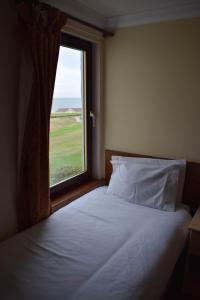Postel nebo postele na pokoji v ubytování GOLF View Hotel & Macintosh Restaurant