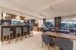 Ресторан / где поесть в Caneiros Luxury House & Suites
