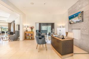 Гостиная зона в Caneiros Luxury House & Suites
