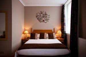 A bed or beds in a room at The City Hotel 