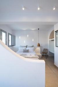 Postel nebo postele na pokoji v ubytování Quartano Luxury Cycladic Residence, Adults Only (13+)