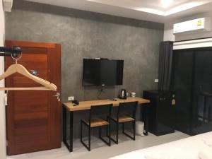 Televizors / izklaižu centrs naktsmītnē Beloft Hotel