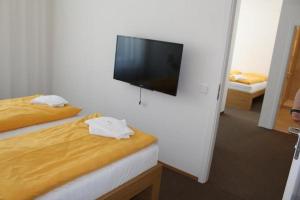 Una cama o camas en una habitación de Hotel Albis