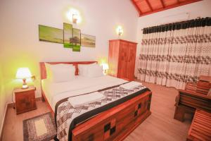 A bed or beds in a room at Villa Paradise