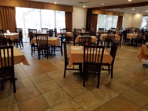 Imagen de la galería de Best Western Crossroads Inn, en DeFuniak Springs