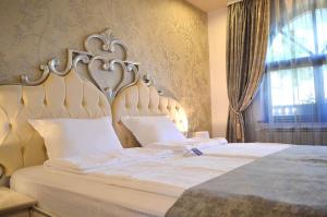 Giường trong phòng chung tại Arbanasi DELUXE Villa +89 ảnh
