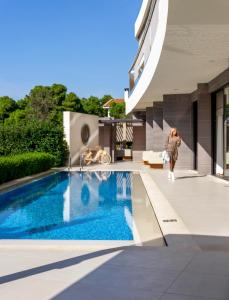 Бассейн в Somewhere Vouliagmeni или поблизости