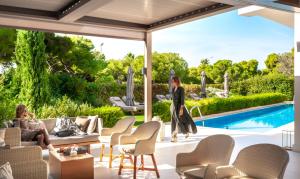 Бассейн в Somewhere Vouliagmeni или поблизости