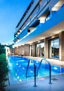 Бассейн в Somewhere Vouliagmeni или поблизости