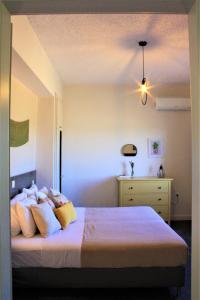 Ένα ή περισσότερα κρεβάτια σε δωμάτιο στο Casa Skouteli with Private pool