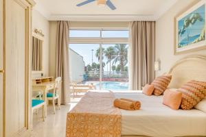 Cama ou camas em um quarto em Holiday Club Playa Amadores