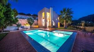Bazén v ubytovaní Meliades Villas alebo v jeho blízkosti